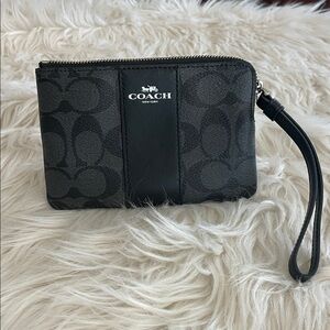 🆕 Coach Signature Corner Zip Wristlet